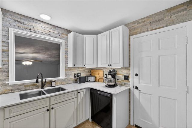 1225 Hillside Drive, Hanahan, SC 29410