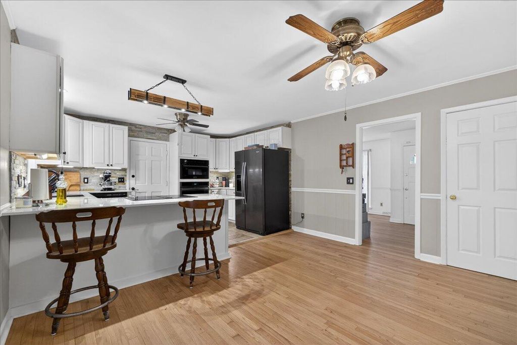 Image 11 of property listing at 1225 Hillside Drive, Hanahan, SC 29410