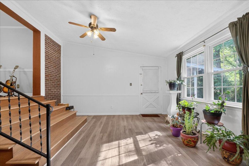 Image 13 of property listing at 1225 Hillside Drive, Hanahan, SC 29410