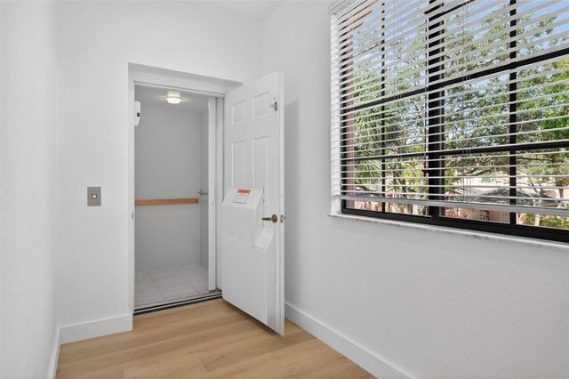 2678 Center Court Dr 2678, Weston, FL 33332