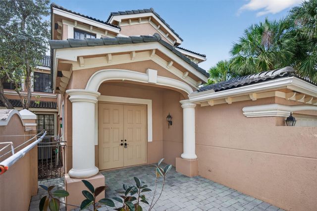 2678 Center Court Dr 2678, Weston, FL 33332