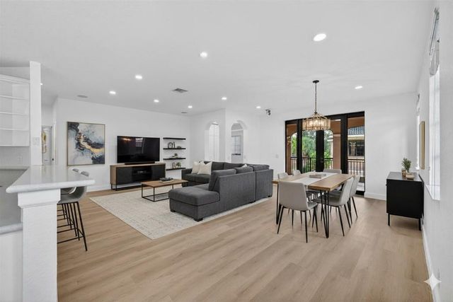 2678 Center Court Dr 2678, Weston, FL 33332