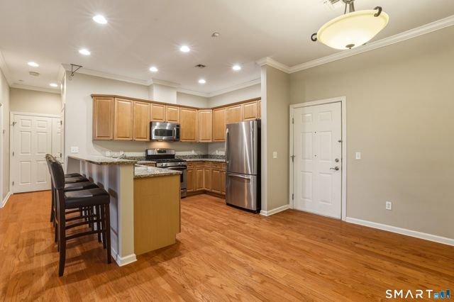 1 King Philip Drive 301, West Hartford, CT 06117