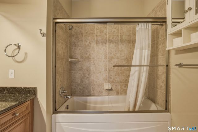 1 King Philip Drive 301, West Hartford, CT 06117