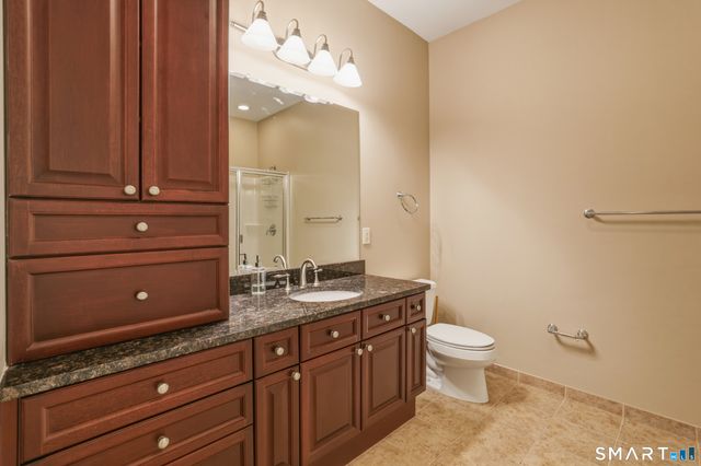 1 King Philip Drive 301, West Hartford, CT 06117