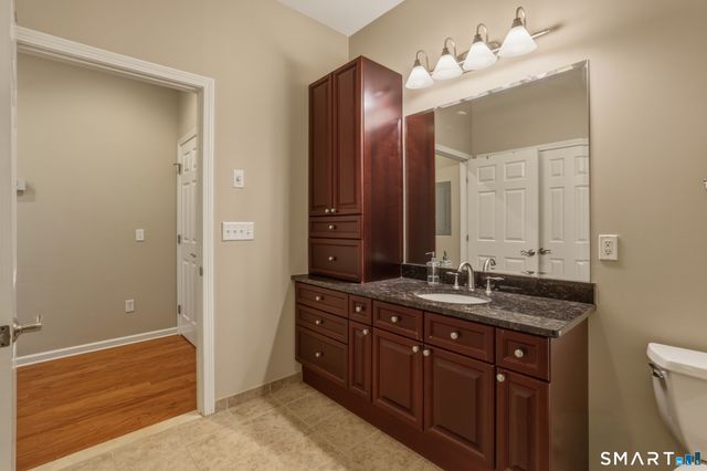 1 King Philip Drive 301, West Hartford, CT 06117