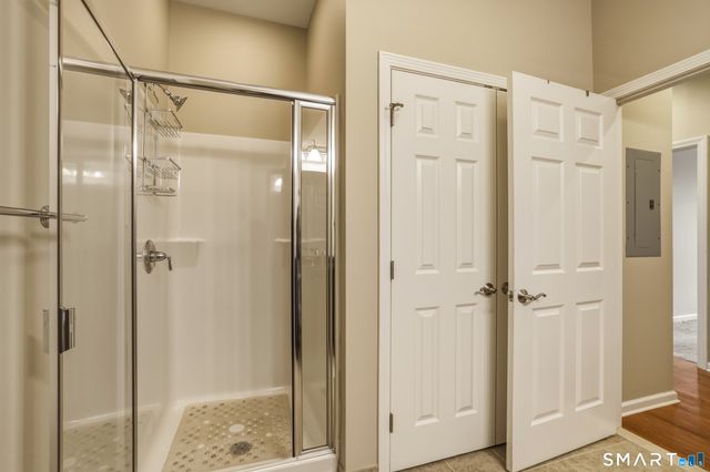 1 King Philip Drive 301, West Hartford, CT 06117