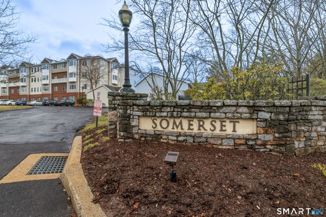 1 King Philip Drive 301, West Hartford, CT 06117