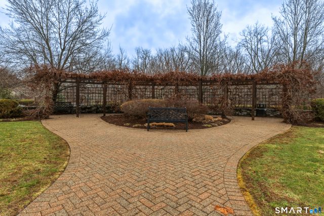 1 King Philip Drive 301, West Hartford, CT 06117