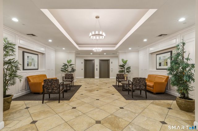 1 King Philip Drive 301, West Hartford, CT 06117