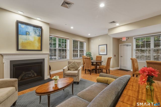 1 King Philip Drive 301, West Hartford, CT 06117