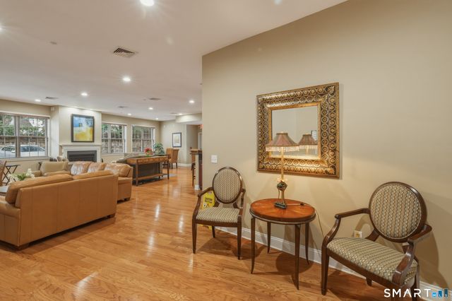 1 King Philip Drive 301, West Hartford, CT 06117