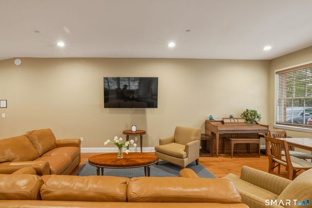 1 King Philip Drive 301, West Hartford, CT 06117