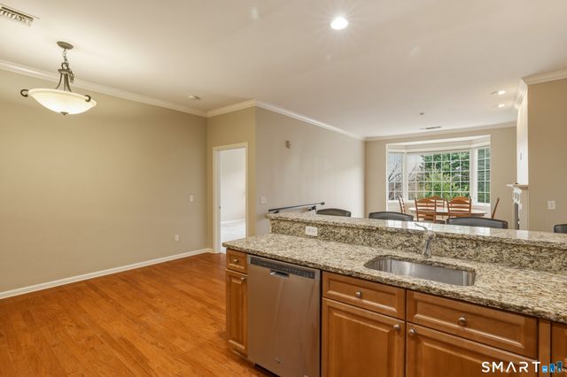 1 King Philip Drive 301, West Hartford, CT 06117