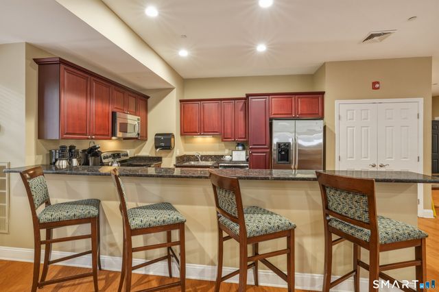 1 King Philip Drive 301, West Hartford, CT 06117