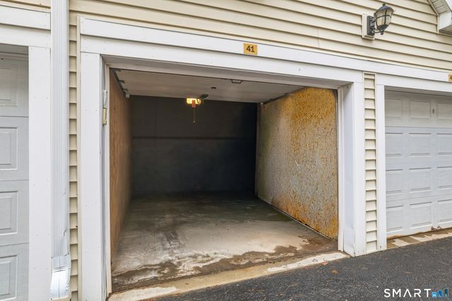 1 King Philip Drive 301, West Hartford, CT 06117