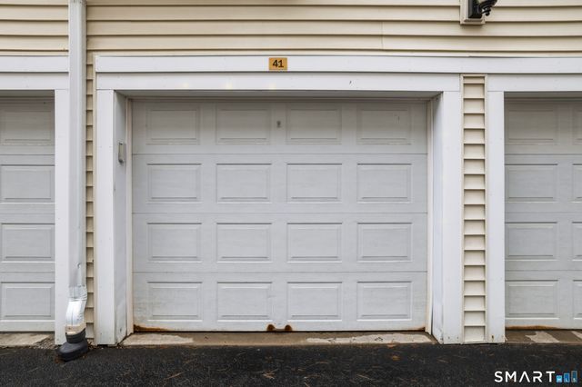 1 King Philip Drive 301, West Hartford, CT 06117