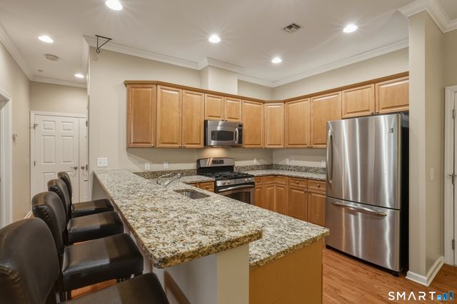 1 King Philip Drive 301, West Hartford, CT 06117