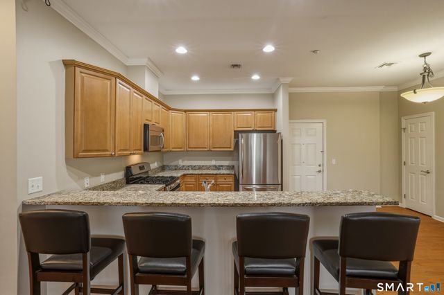 1 King Philip Drive 301, West Hartford, CT 06117