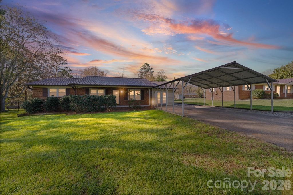 3227 Westover Road, Statesville, NC 28677