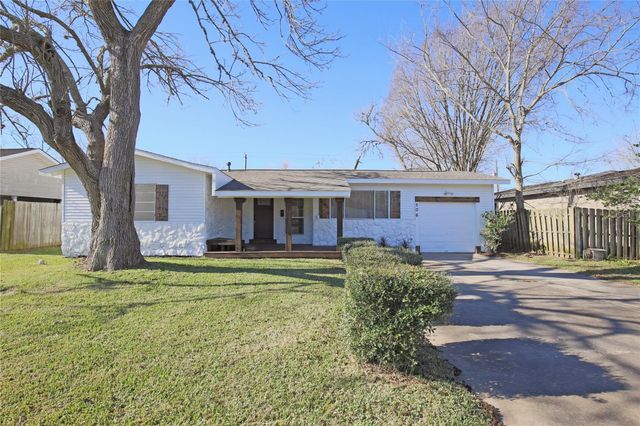 506 Azalea Street, Lake Jackson, TX 77566