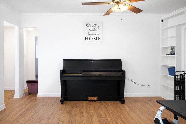 506 Azalea Street, Lake Jackson, TX 77566