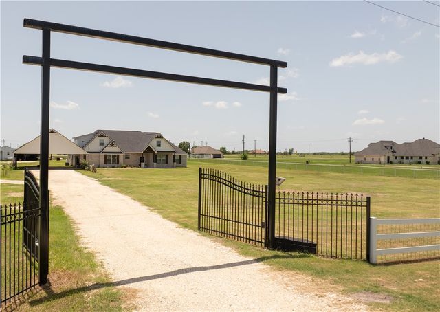 3553 North Country Drive, Bryan, TX 77808