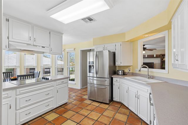 7704 Skylake Drive, Fort Worth, TX 76179