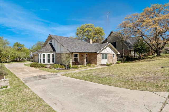 7704 Skylake Drive, Fort Worth, TX 76179