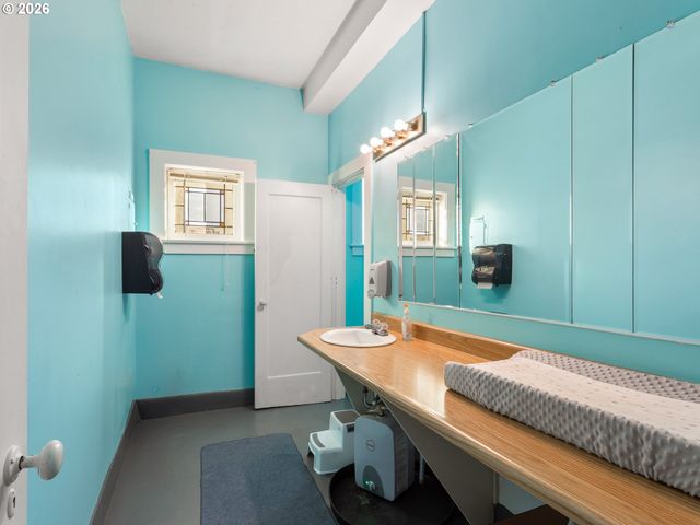 7119 Se KNIGHT St, Portland, OR 97206