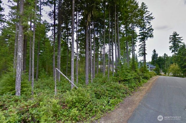 18 E Flaggwood Court, Union, WA 98592