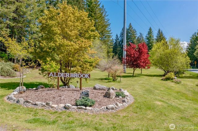 18 E Flaggwood Court, Union, WA 98592