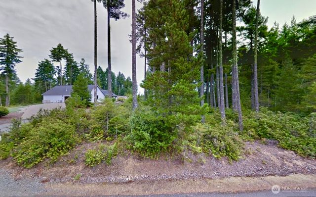 18 E Flaggwood Court, Union, WA 98592