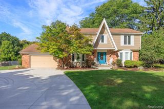 5476 Van Ness Drive, Bloomfield Hills, MI 48302
