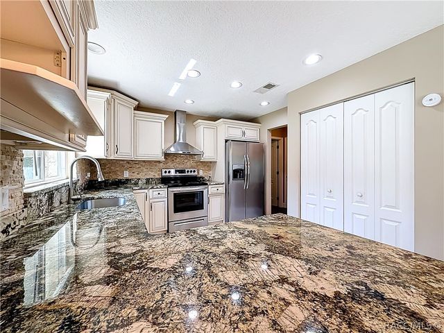 363 N Kensington Avenue, Lecanto, FL 34461