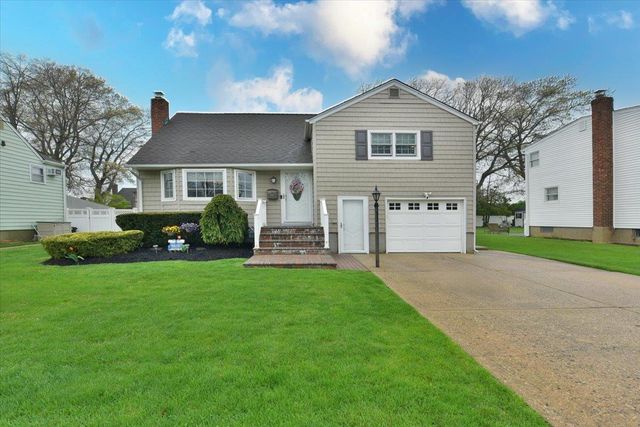 342 Park Lane, Massapequa Park, NY 11762