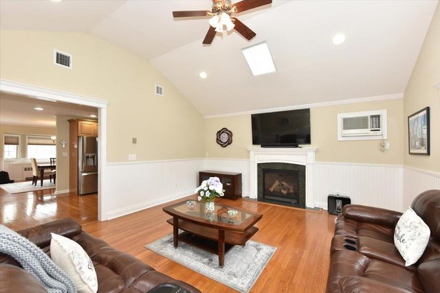 342 Park Lane, Massapequa Park, NY 11762