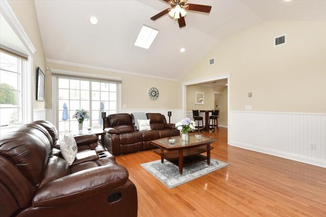 342 Park Lane, Massapequa Park, NY 11762