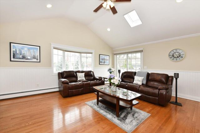 342 Park Lane, Massapequa Park, NY 11762