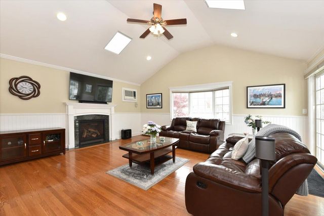 342 Park Lane, Massapequa Park, NY 11762