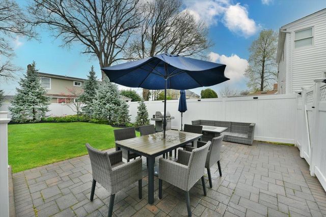 342 Park Lane, Massapequa Park, NY 11762