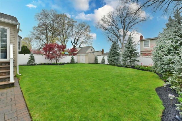 342 Park Lane, Massapequa Park, NY 11762