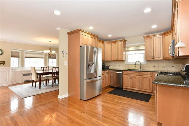 342 Park Lane, Massapequa Park, NY 11762