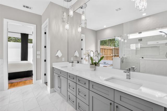 2123 Southerland Avenue, Dallas, TX 75203