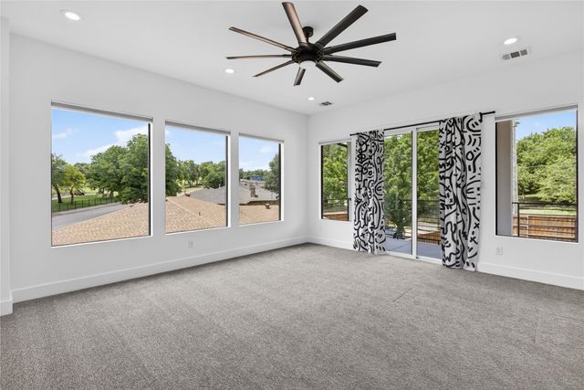 2123 Southerland Avenue, Dallas, TX 75203
