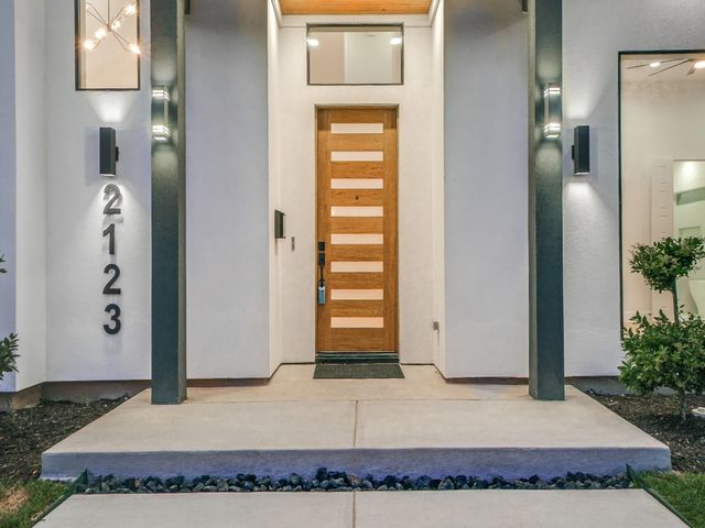 2123 Southerland Avenue, Dallas, TX 75203