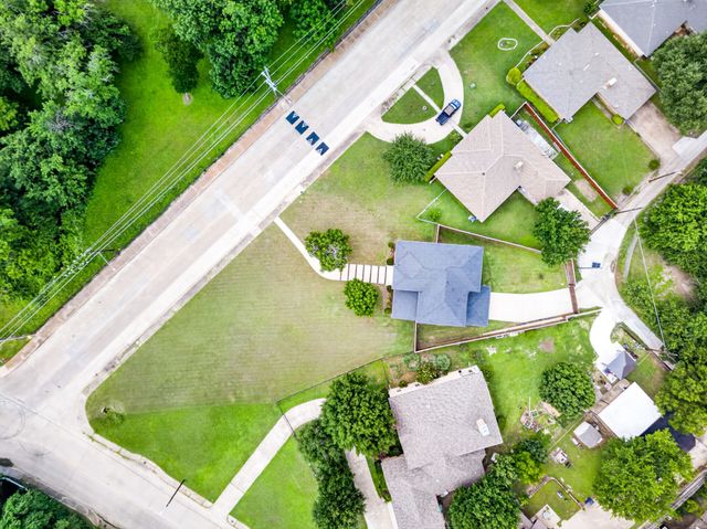 2123 Southerland Avenue, Dallas, TX 75203