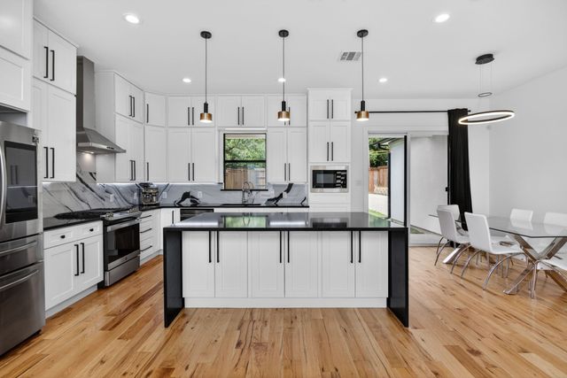 2123 Southerland Avenue, Dallas, TX 75203