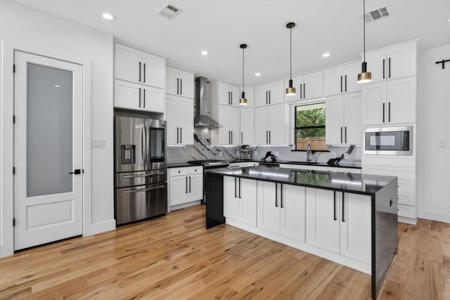 2123 Southerland Avenue, Dallas, TX 75203