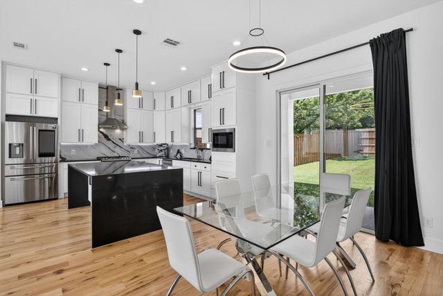 2123 Southerland Avenue, Dallas, TX 75203